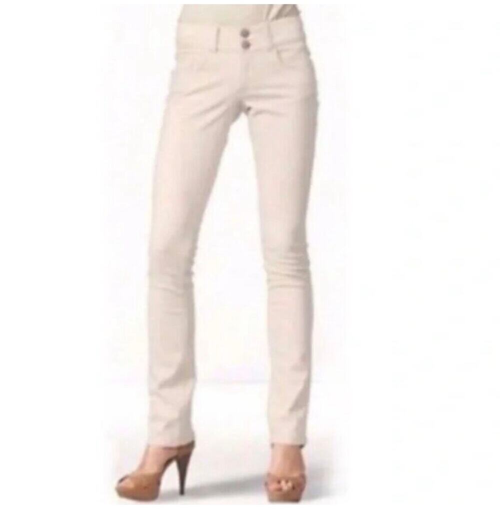 Cabi Women’s Lou Lou blush pink straight leg jeans, style 874, Size 6